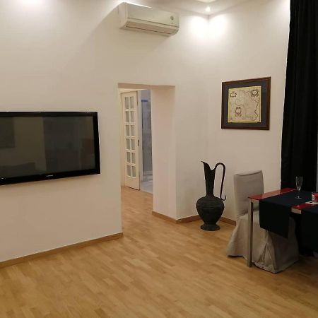Apartamento La Dimora Dei Borbone Nápoles Exterior foto