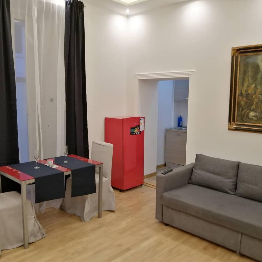 Apartamento La Dimora Dei Borbone Nápoles Exterior foto