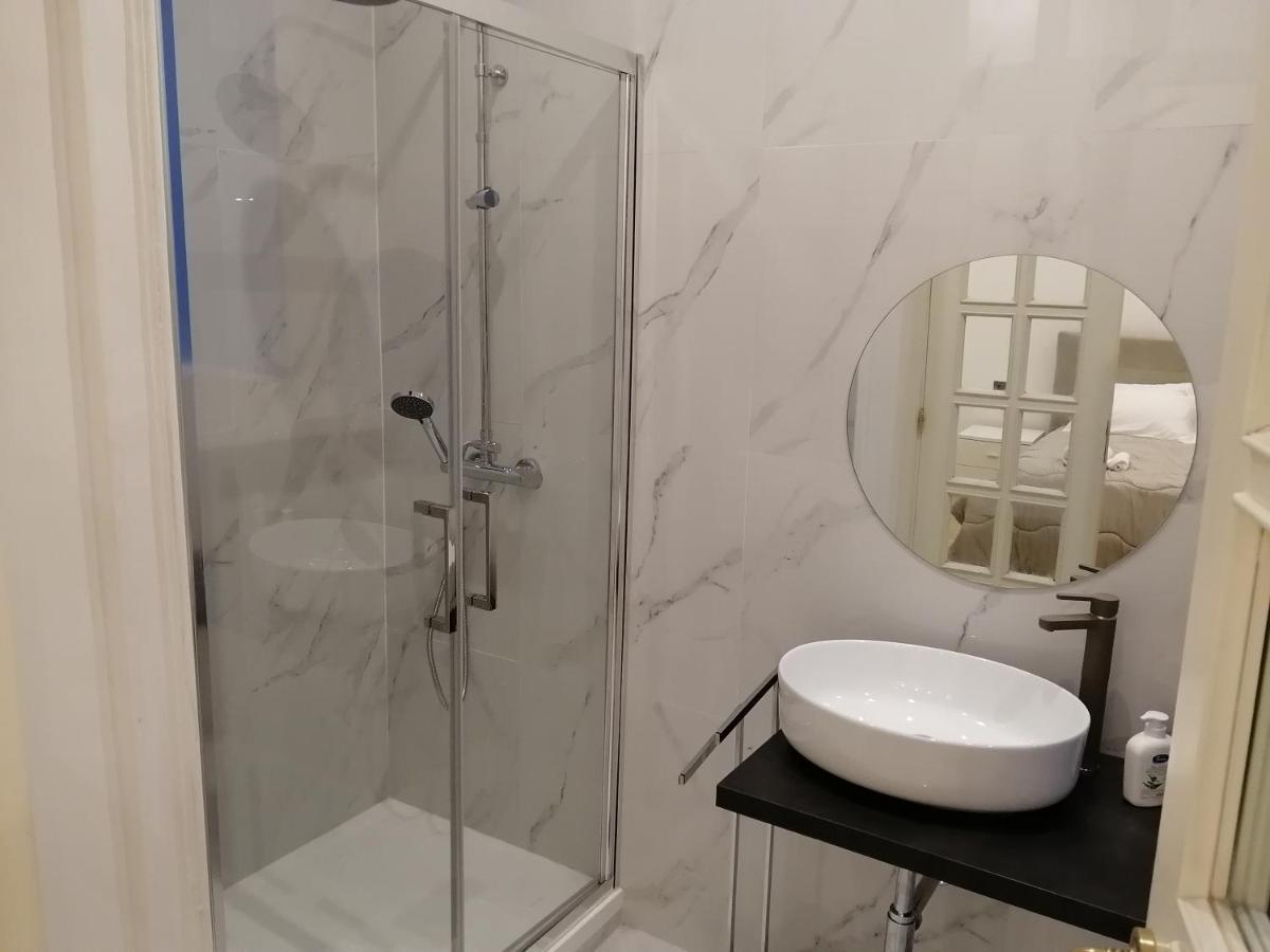 Apartamento La Dimora Dei Borbone Nápoles Exterior foto