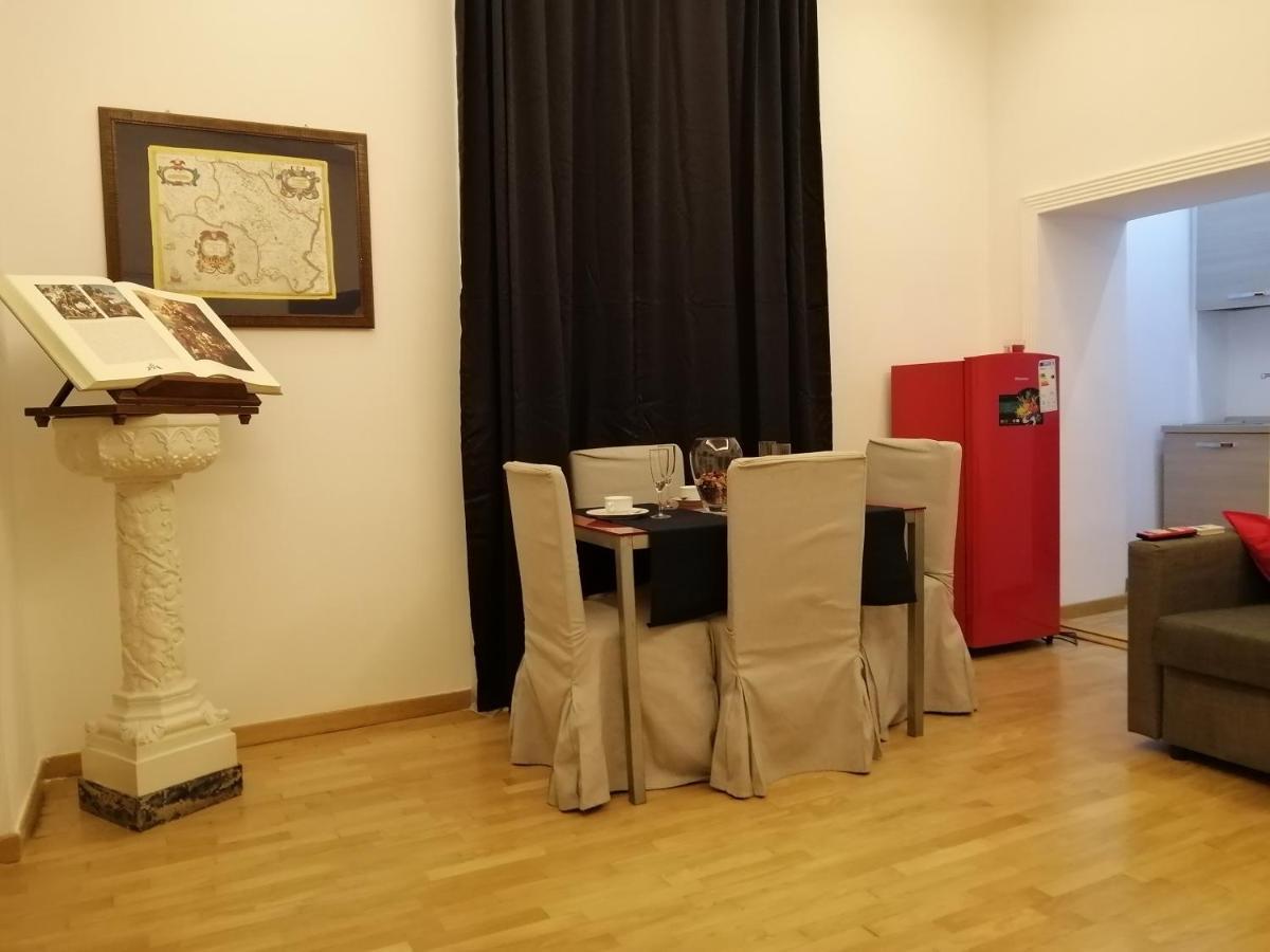 Apartamento La Dimora Dei Borbone Nápoles Exterior foto