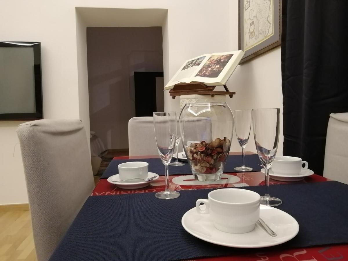 Apartamento La Dimora Dei Borbone Nápoles Exterior foto