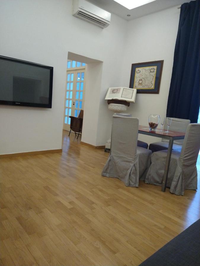 Apartamento La Dimora Dei Borbone Nápoles Exterior foto