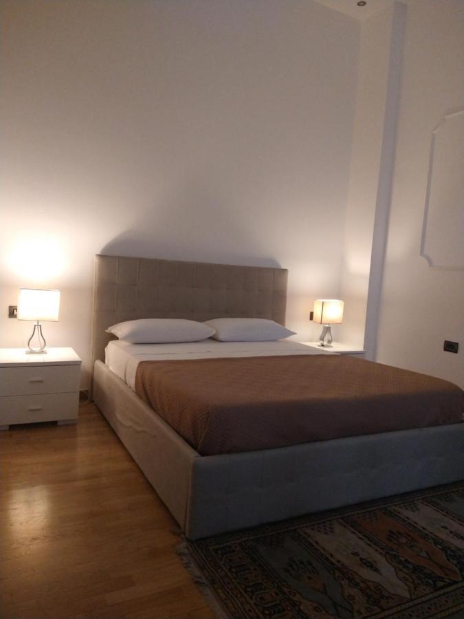 Apartamento La Dimora Dei Borbone Nápoles Exterior foto