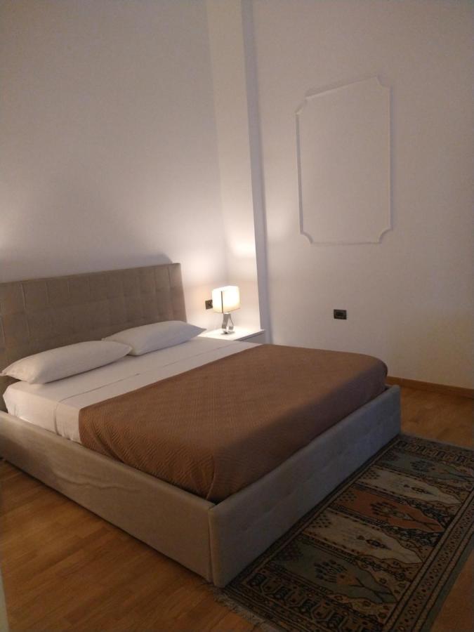 Apartamento La Dimora Dei Borbone Nápoles Exterior foto