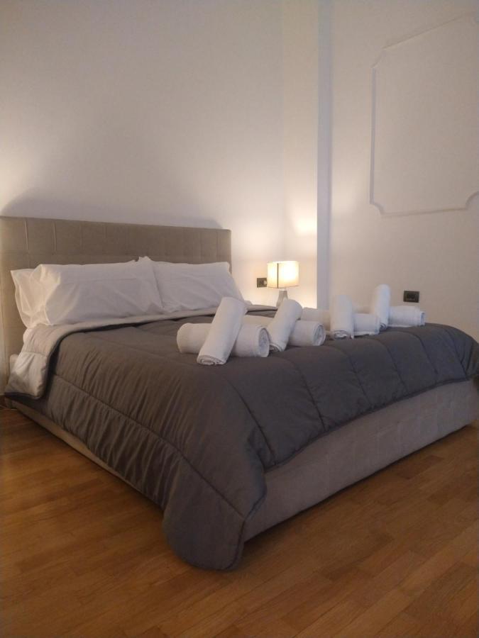 Apartamento La Dimora Dei Borbone Nápoles Exterior foto